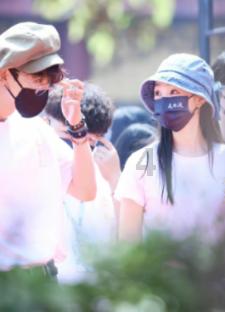71岁刘晓庆再拍奶孙恋!曾因逃税被捕入狱422天,婚内出轨姜文名声扫地!