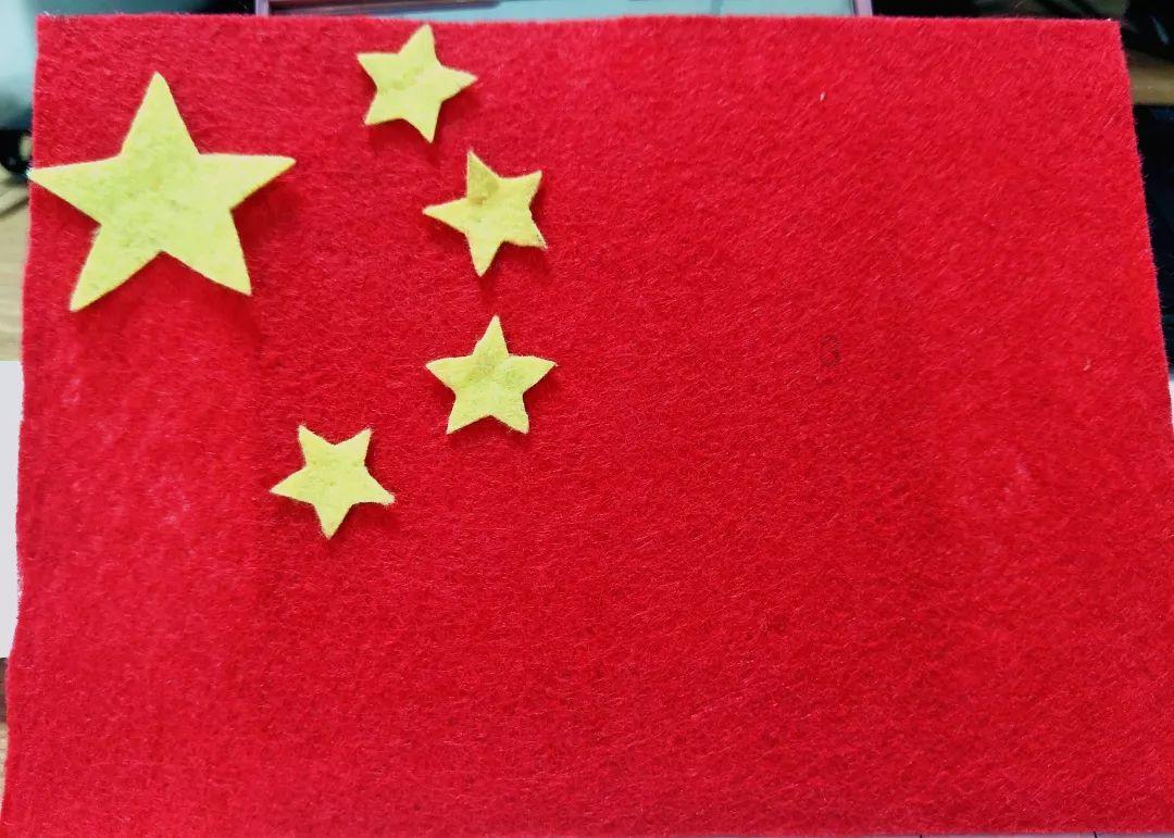 白鹿与狗仔“和谐共处”?聚餐发现被拍,竟大方打招呼竖大拇指!